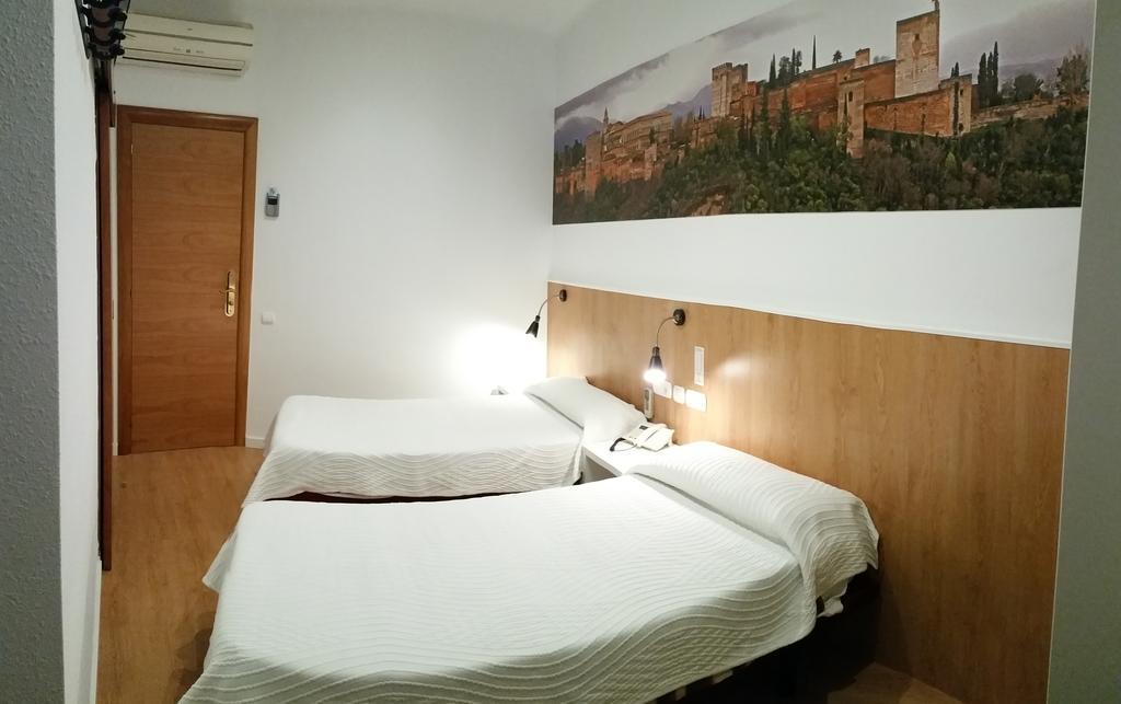 Hostal Restaurante Cornella Cornellà de Llobregat Exterior photo