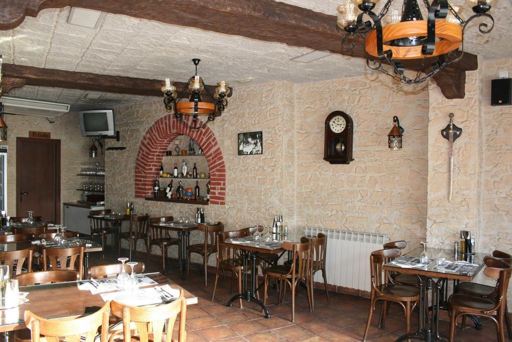 Hostal Restaurante Cornella Cornellà de Llobregat Exterior photo